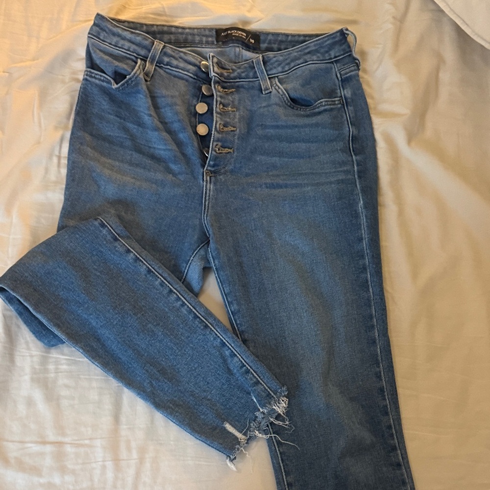 Just Black High Rise Button-Fly Jeans in Blue